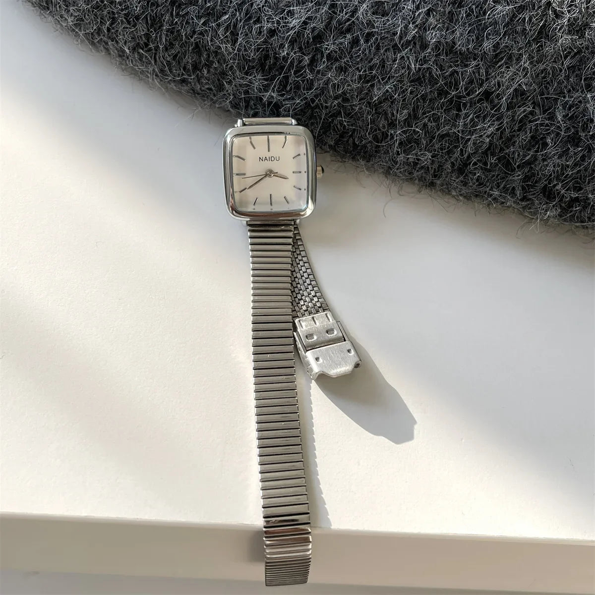 QUARTZ- WATCH